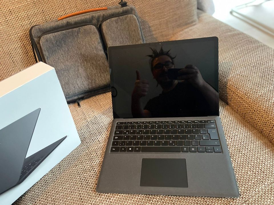 Microsoft Surface Laptop 2 + Dock-in und Tasche in Herne