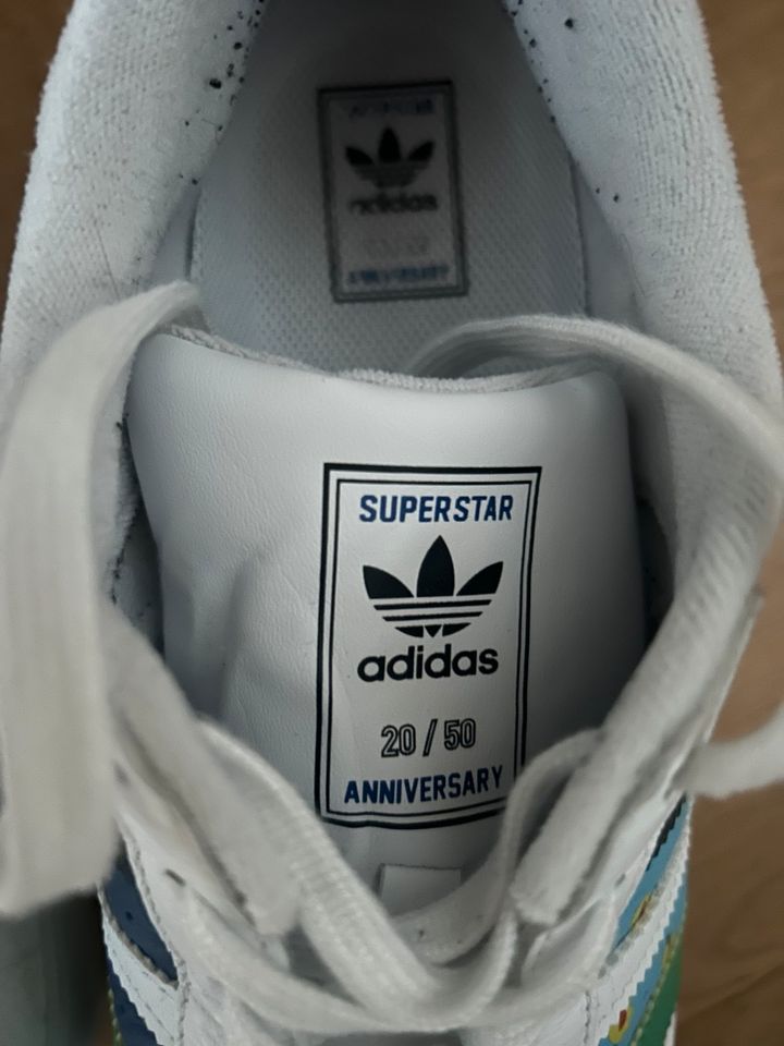 Adidas Superstar . Sonderserie zum 50ten Jubiläum in Hannover