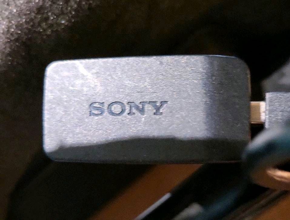 Noch 2 x SONY KABEL mit STECKER, wofür auch immer!? in Bochum