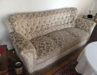 Chesterfield Sofa mit Knopfheftung / gesteppte Couch Holzfüße Rheinland-Pfalz - Nierstein Vorschau