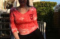 V-Ausschnitt 3/4 Arm Shirt Batik gebatikt weiß rot Madonna Gr. S Nordrhein-Westfalen - Haan Vorschau