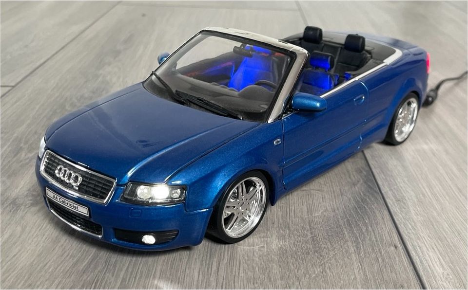 Rarität! - Welly Audi A4 B6 Cabriolet mit LED Umbau 1:18 in Contwig