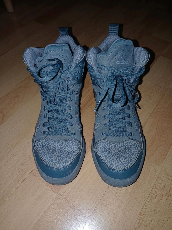 Adidas Schuhe, wie neu in Dillenburg