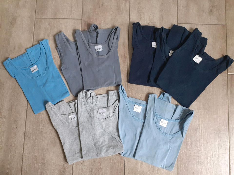 10 x Tops Gr 152 ärmellose T-shirts Jungen Mädchen Kleidung blau in Trier