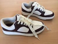 Weiß-rotbraune Sneaker wie neu, nur einmal getragen Leipzig - Altlindenau Vorschau