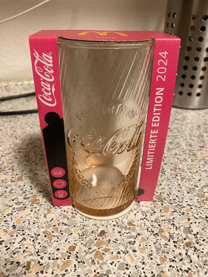 McDonald’s Coca Cola Glas Pink 2024 in Heide