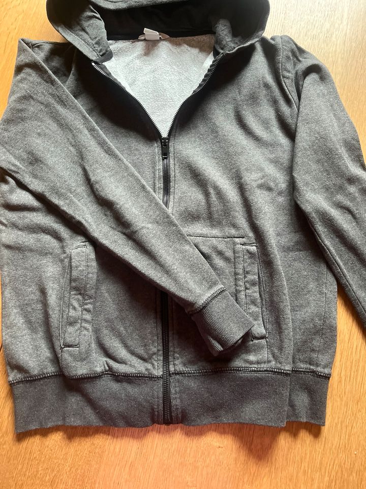 H&M Pullover Sweatshirt Jacke Gr 158 164 in Bersenbrück