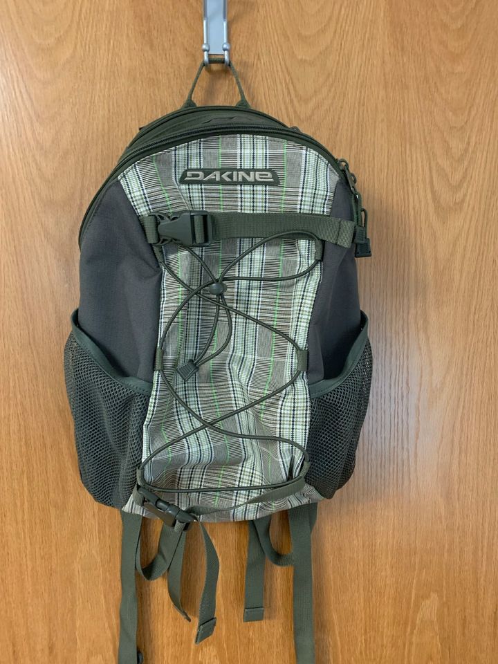 Dakine Rucksack olivgrün in Wickede (Ruhr)