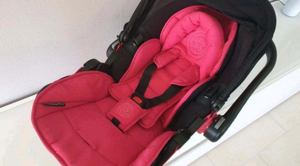 Kiddy Babyschale Evolution Pro 2 inkl. Isofix-Base in Herrnburg