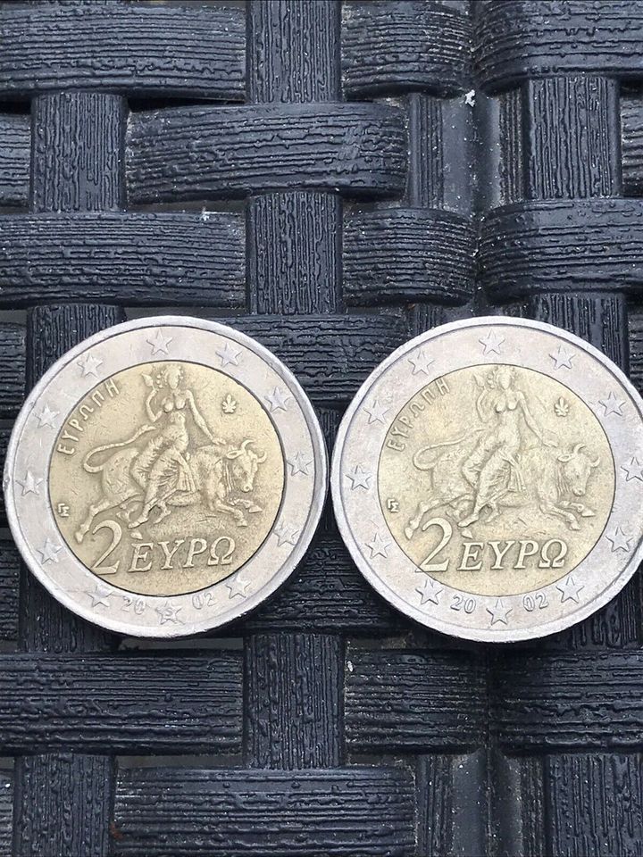 2 EURO MÜNZEN 2002 GRIECHENLAND 1X MIT FÄHLPRÄGUNG in Hemmingen