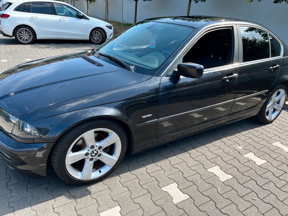 BMW E46 320i 170ps guter Zustand ! in Berlin