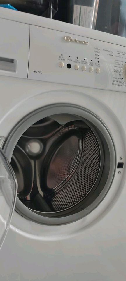 Waschmaschine funktionsfähig mit kleinen Defekten in Bielefeld