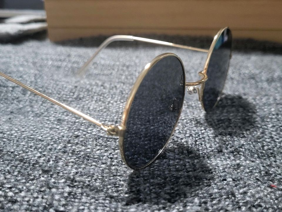 Sonnenbrille- Gold schwarz-rund in Essen