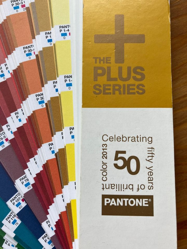 Pantone Farbfächer – CMYK Uncoated (The Plus Series) in Potsdam