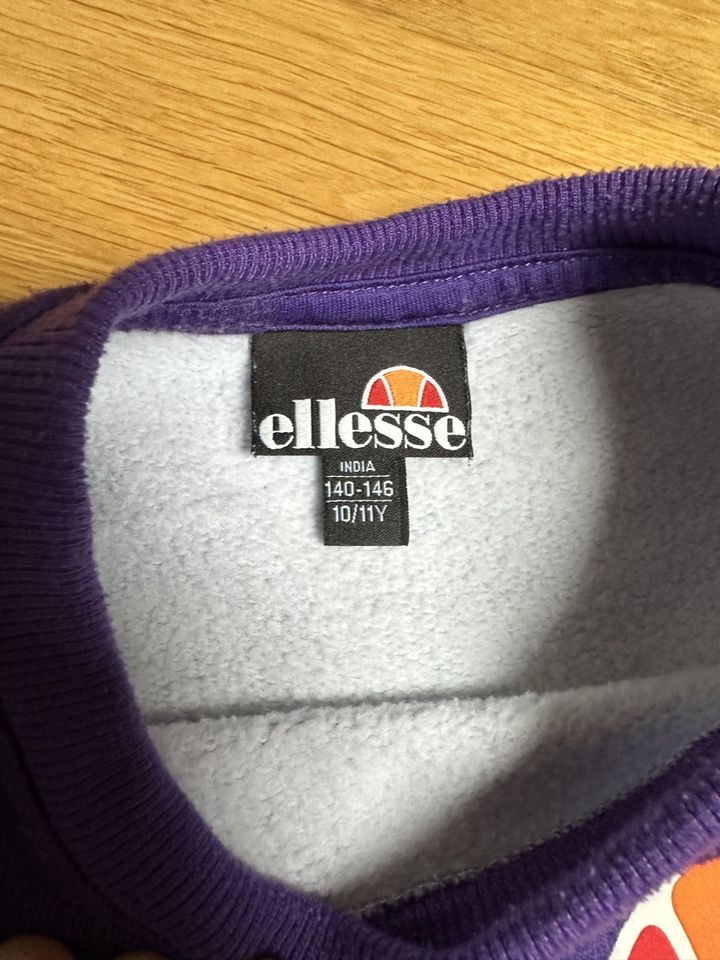 Pullover Ellesse Mädchen 140 146 guter Zustand Lila Schwarz in Essen