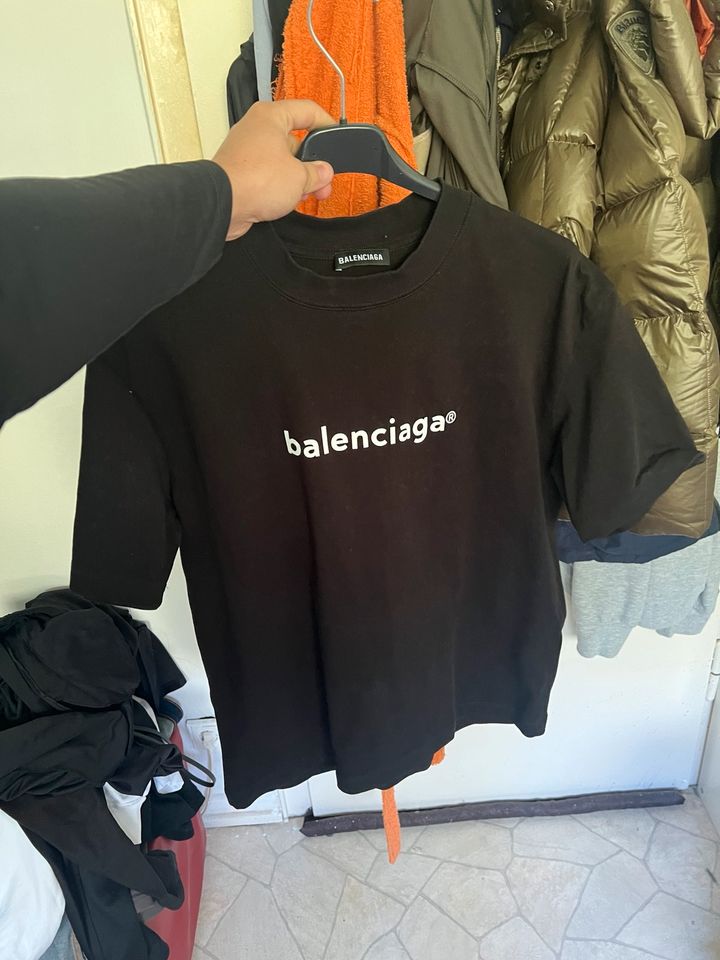 Balenciaga Tshirt in Essen