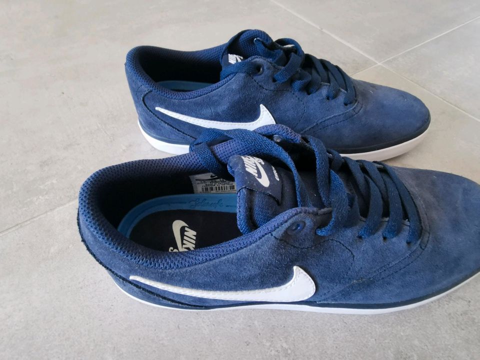 Dunkelblaue Nike SB in 40,5 in Oer-Erkenschwick