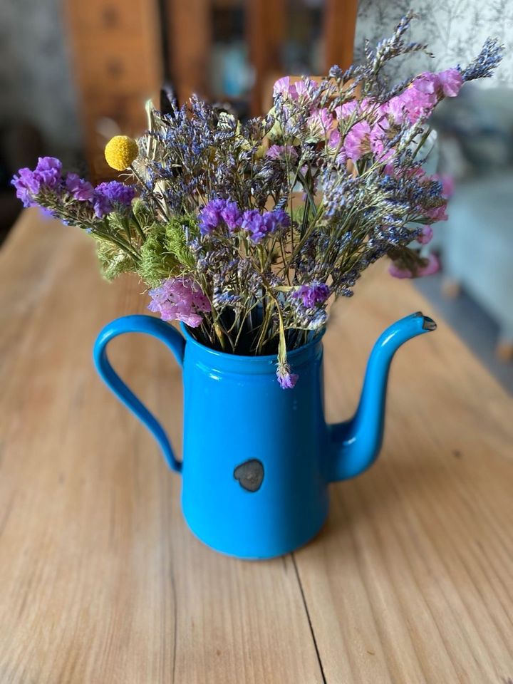 Blumenvase, Emaille, Kaffeekanne, Madame Bla, Landhaus, Skandi in Schenefeld