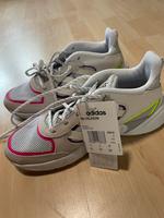 NEU ADIDAS 90 s VALASION Sportschuhe Damen Gr. 38 Hessen - Mörfelden-Walldorf Vorschau