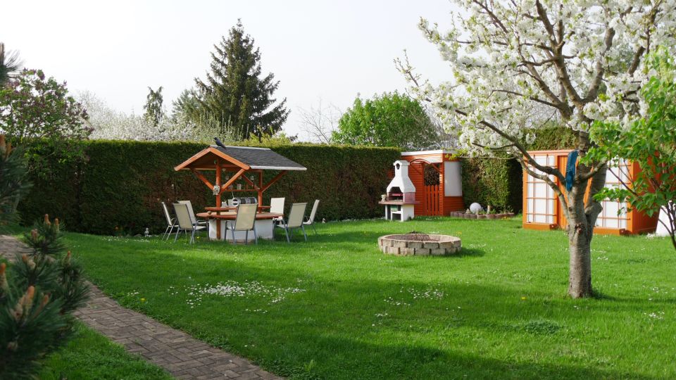 AREAS: Lust auf's Land - Traumhaus mit Büro und Pool in ruhiger, grüner Feldrandlage in Klipphausen