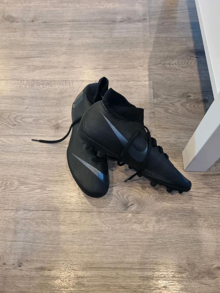 Fussballschuhe Nike Gr. 43 in Bremen