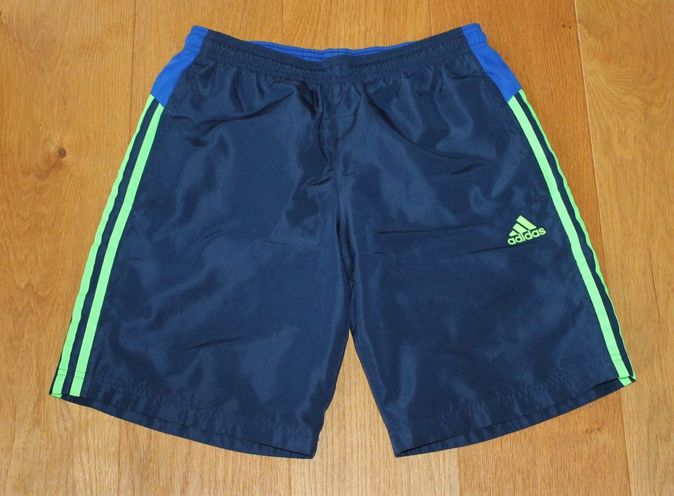 Blaue Sport Shorts kurze Hose von ADIDAS Gr.S 46 48 in Dautphetal