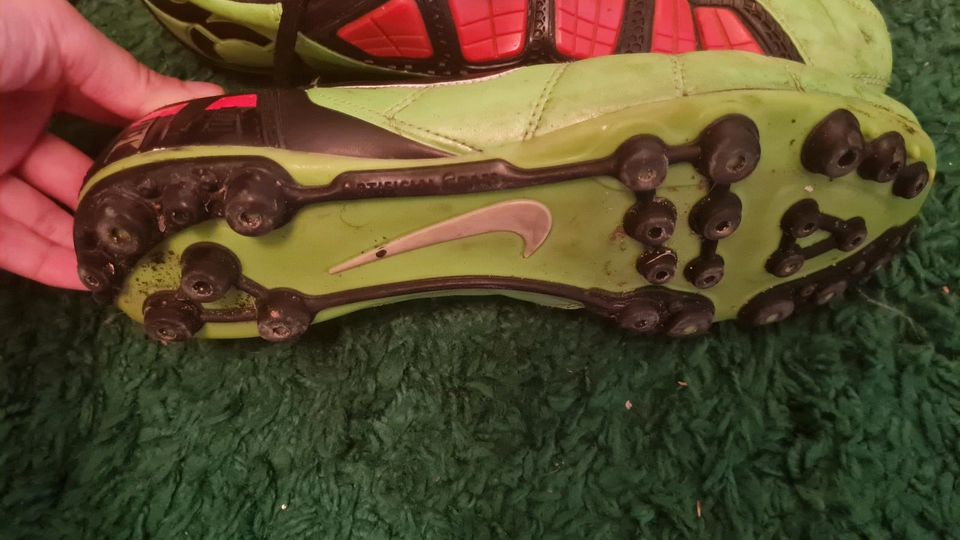 Fußballschuhe von Nike  Gr 42.5 in Berlin