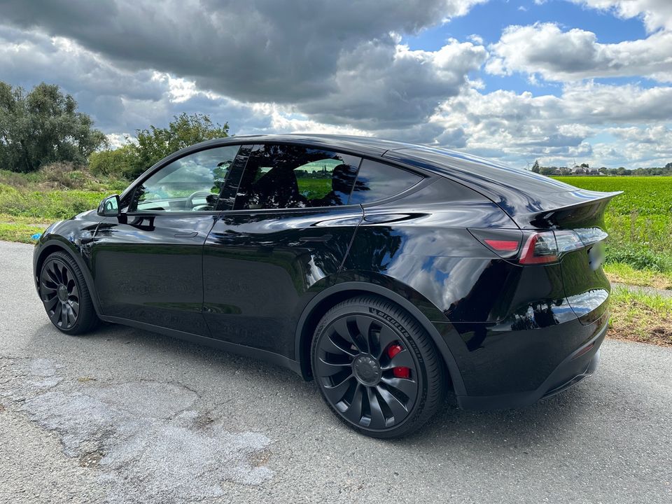 Tesla Model Y Performance 2022 / Tausch gegen Model X S / Verkauf in Bocholt