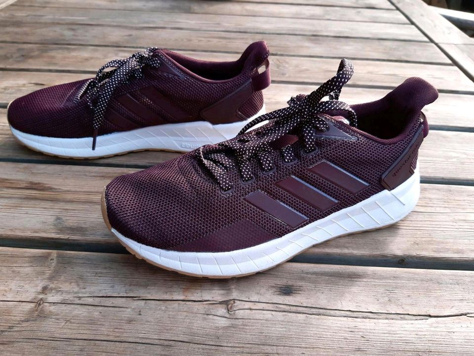 Adidas questar ride maroon top