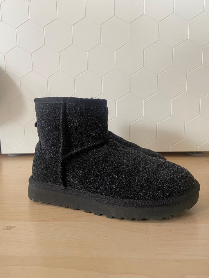 Ugg Boots Stiefel schwarz Glitzer Größe 36 in Buchholz in der Nordheide