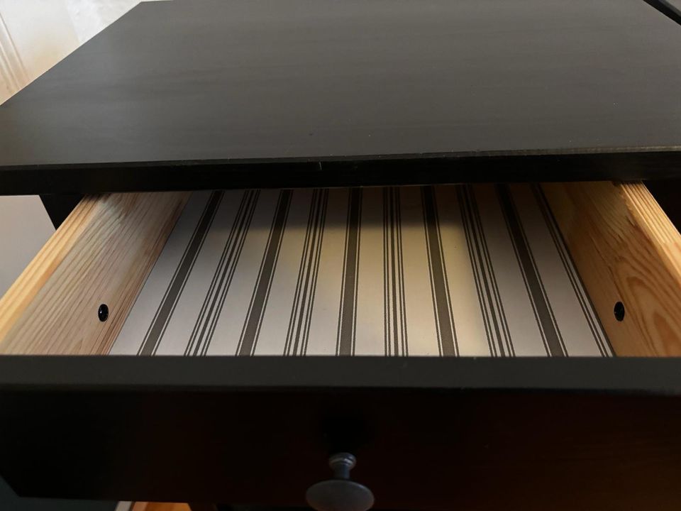 Ablagetisch Nachttisch Regal Hemnes Ikea schwarz braun 2 Stück in Bestensee