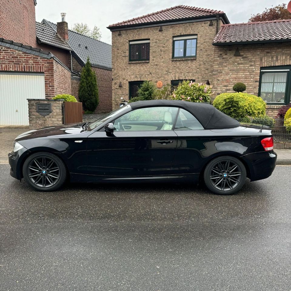 BMW 120i Cabrio mit M Paket - Erstklassiger Zustand in Viersen