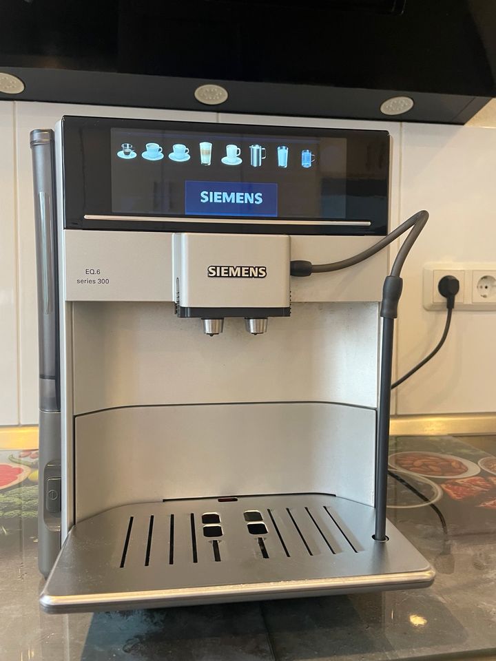 Siemens Kaffeevollautomat EQ 6 Series 300 in Olpe