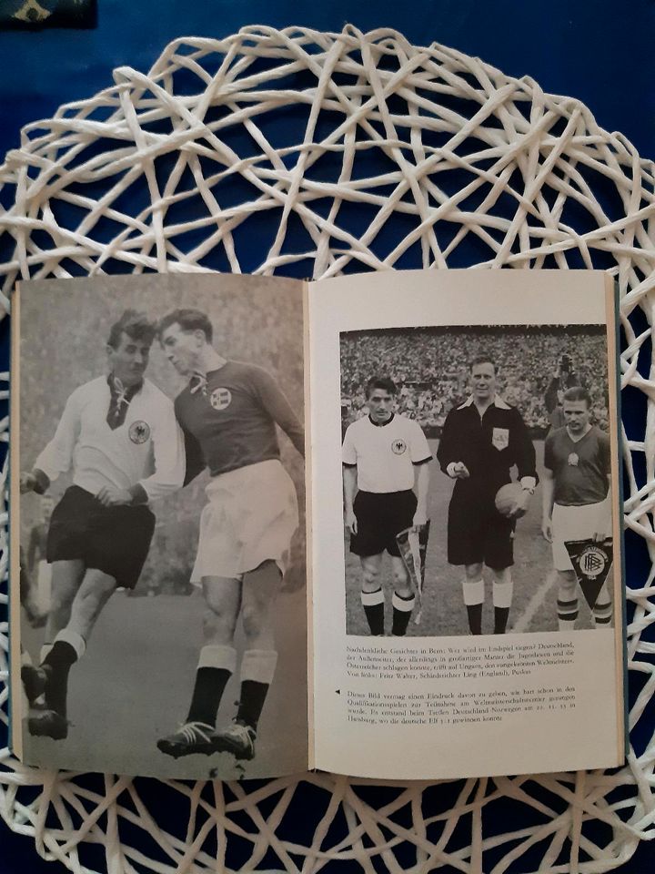 Fusball Fritz Walter das Buch von 1960 in Pforzheim