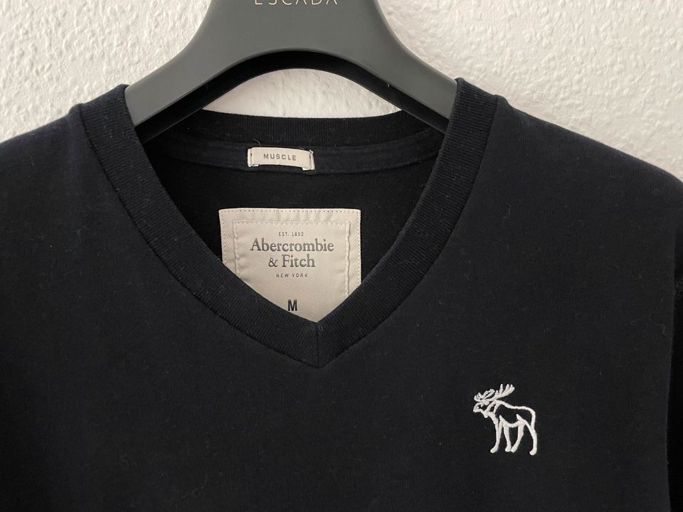 neuwertiges Abercrombie & Fitch T-Shirt Dunkelblau Größe M in Koblenz