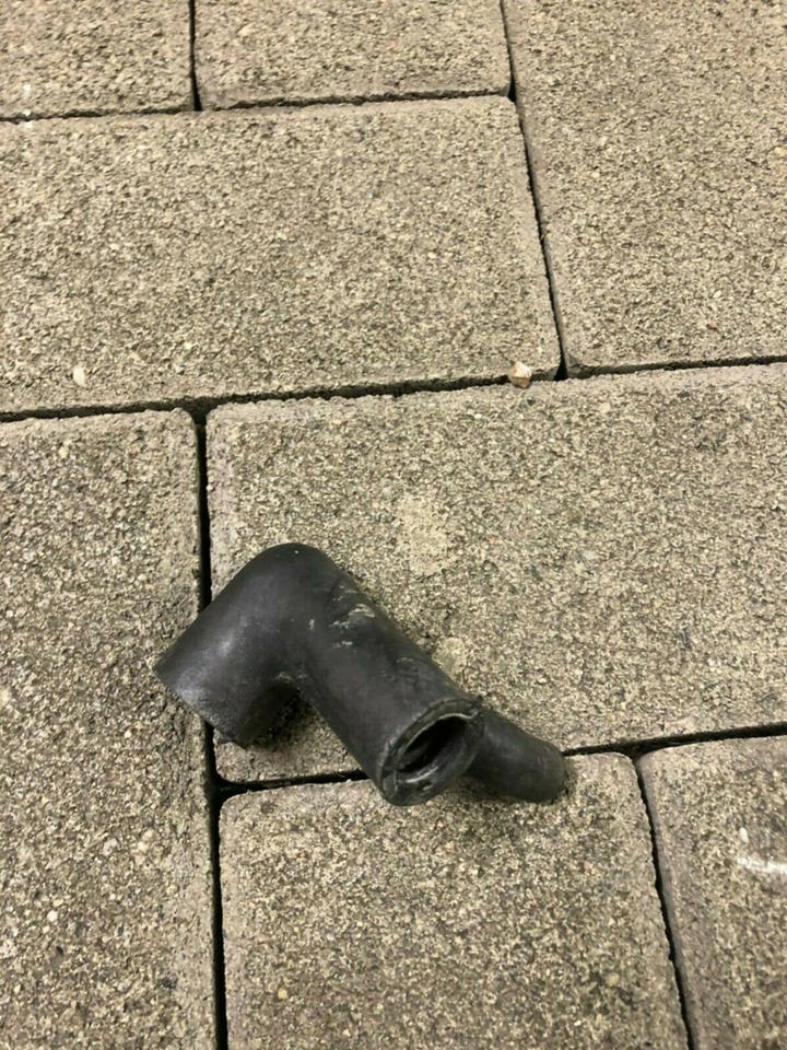 BMW e32 e34 Entlüftungsschlauch Ventildeckel ORIGINAL NEU in Aachen