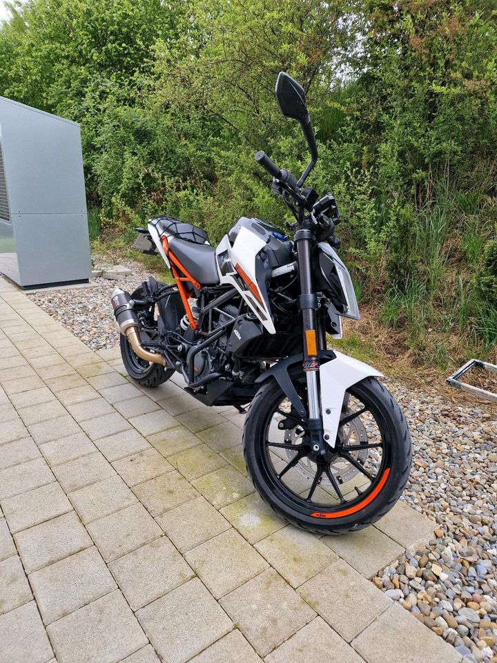 KTM Duke 125 TÜV NEU! in Krauchenwies