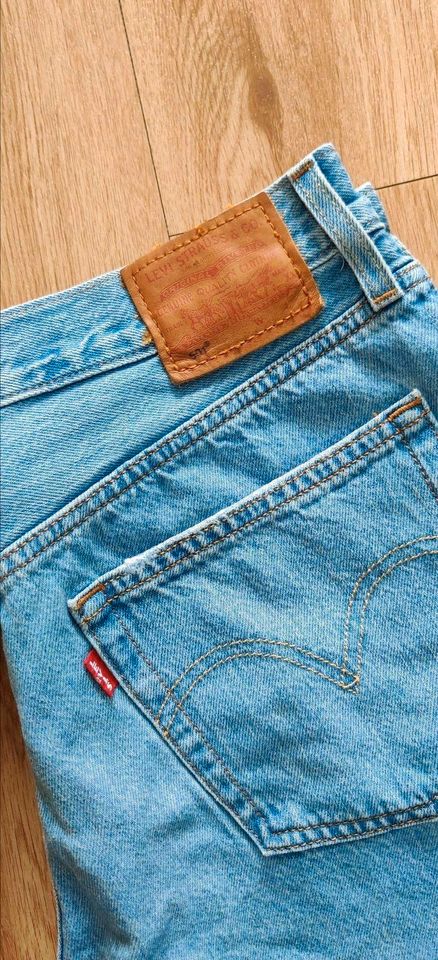 Levi's 501 Jeans Shorts • hellblau W30 in Stuttgart