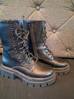 Schwarze stiefel mit nieten Bayern - Coburg Vorschau