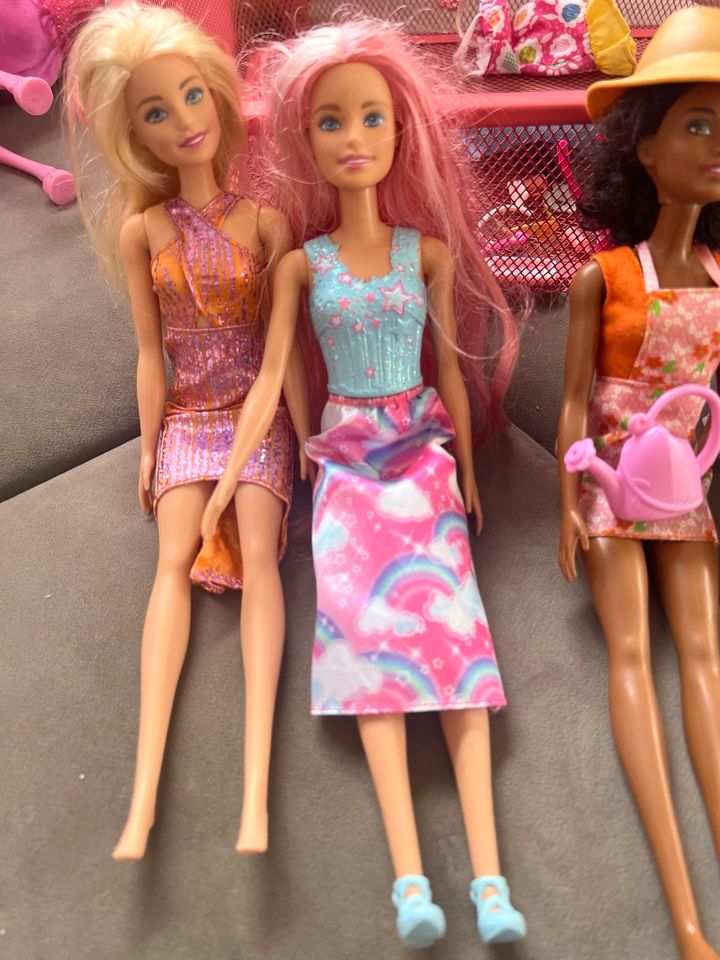 5 Barbies in verschiedene Style in Berlin