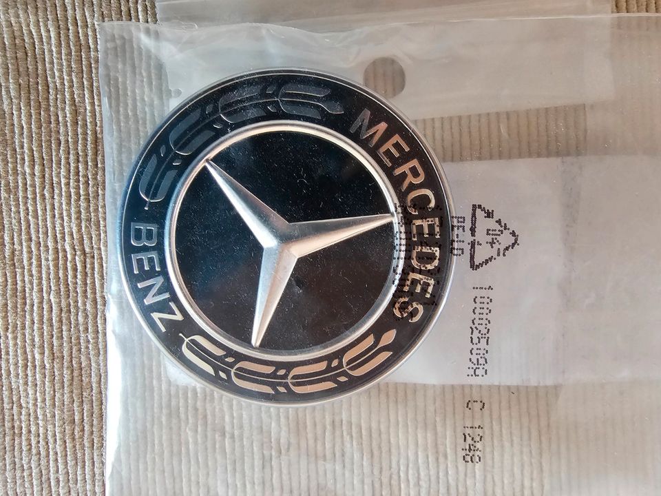 Mercedes SL R230 Emblem Motorhaube Original und AMG in Waakirchen