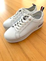 Tommy Hilfiger Sneaker Schuhe in weiß Gr.37 Bayern - Poing Vorschau