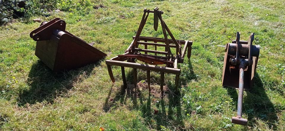 Baggerlöffel Bauernlader Greifer Zange Graben Tiefenlöffel in Vilshofen an der Donau