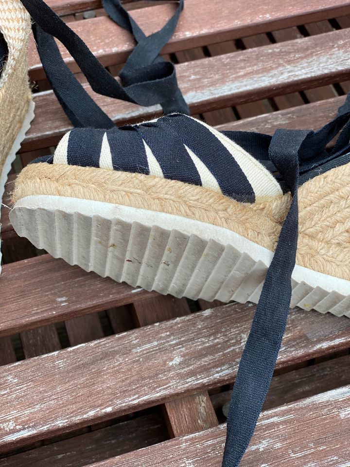 Espadrilles Keilabsatz Schwarz/Creme neuwertig 37 Gioseppo in Karlsruhe