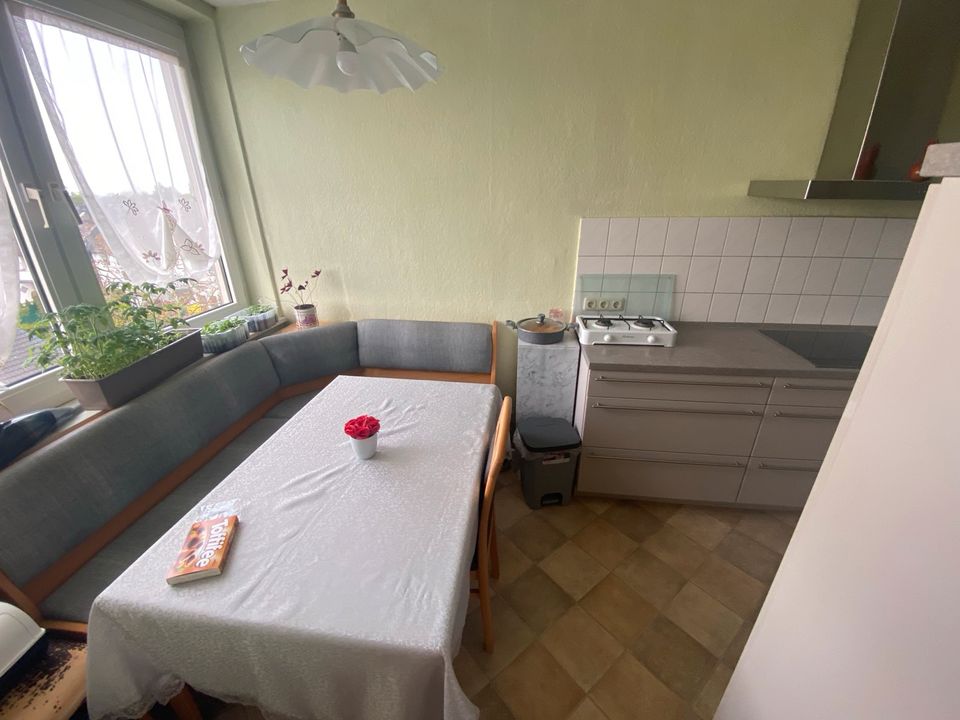 65 ccm2 Wohnung Küche, Wohnzimer und Schlafzimmer mit Möbeln in Duisburg