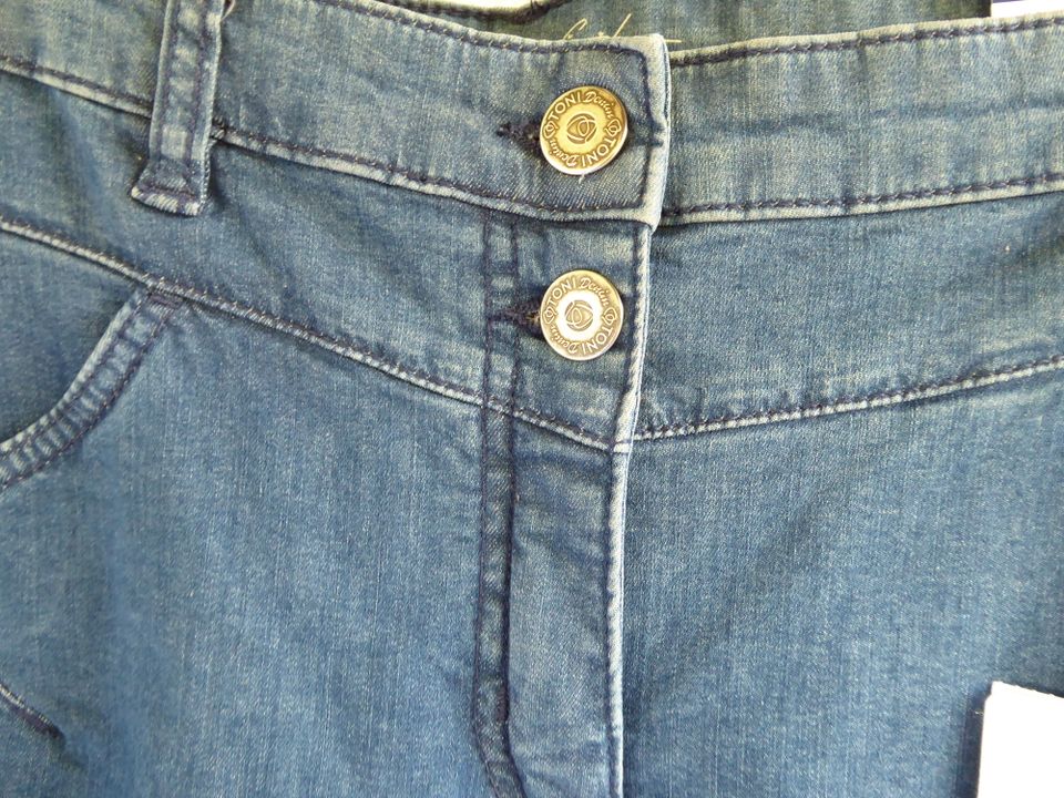Neue Jeans Damen 40 Toni Magic Infinity 7/8 blau mit Etikett in Crailsheim
