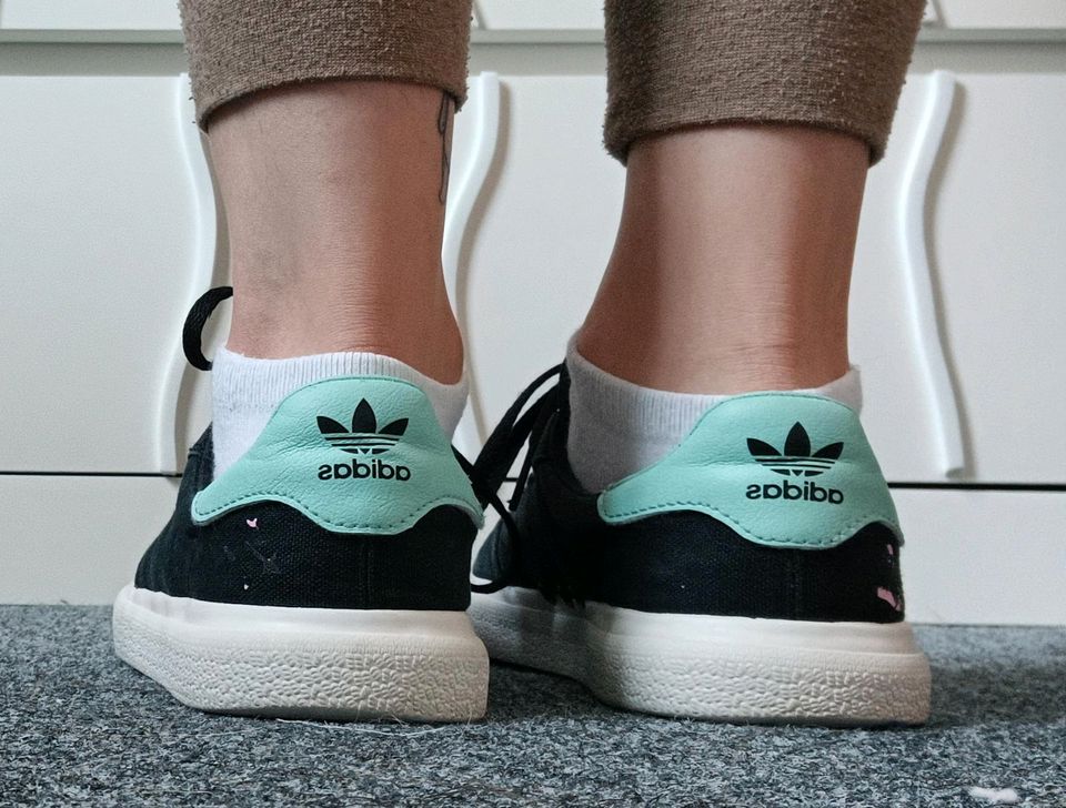 Adidas Schuhe in Eisfeld