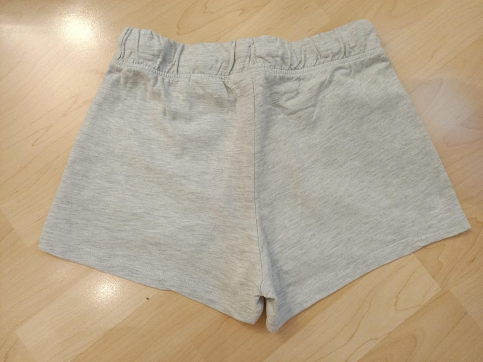 Kurze Hose, Hot-Pants, Shorts grau H&M, Gr. 158 in Frankfurt am Main