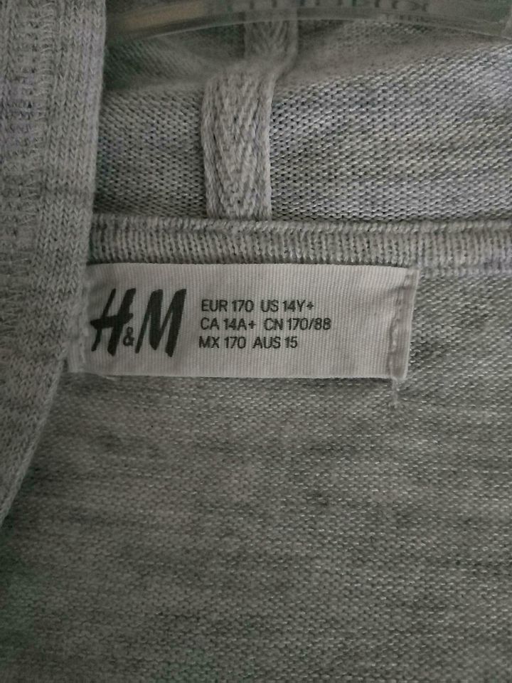 H & M  STRICKJACKE mit Glitzer GR. 170 neuwertig in Glückstadt