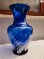 Blaue Vase mit geschwungenen weißem Muster Sachsen - Mügeln Vorschau